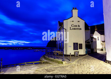 Un village de pêcheurs de Staithes, North Yorkshire, Angleterre, Royaume-Uni, Europe. Banque D'Images