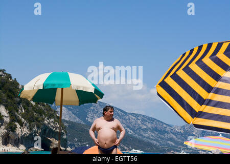 Touriste italien en Sardaigne sur la plage Banque D'Images