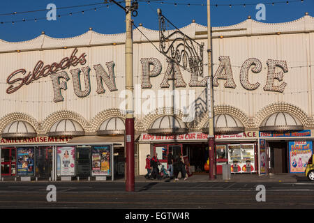 Relations sérieuses in Blackpool Palace à la Promenade Banque D'Images