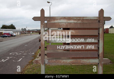 Un signe par un arrêt de bus sur l'aérodrome de Bentwaters RAF. Banque D'Images