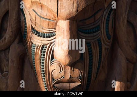 Sculpture sur bois maori, Te Puia Whakarewarewa, Marae, Rotorua, Bay of Plenty, île du Nord, en Nouvelle-Zélande. Banque D'Images