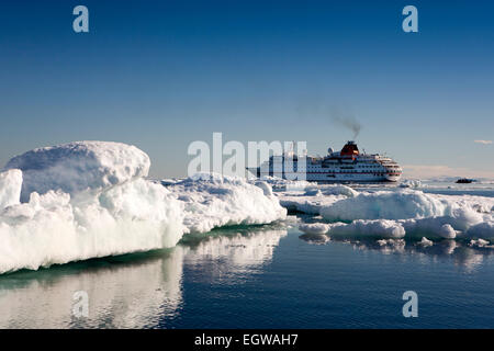 L'antarctique, mer de Weddell, Antarctique croisières MS Hanseatic entre icebergs et banquise Banque D'Images