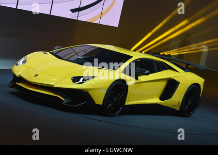 Genève, Suisse. 09Th Mar, 2015. La nouvelle Lamborghini Aventador SV est présenté à la 85e Salon International de l'Automobile de Genève au parc des expositions Palexpo à Genève, Suisse, 02 mars 2015. Le 85e Salon International de l'Automobile de Genève se déroulera du 05 au 15 mars 2015. Photo : FELIX KAESTLE/dpa/Alamy Live News Banque D'Images