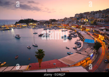 En soirée Mikrolimano marina dans le Pirée, Athènes, Grèce. Banque D'Images