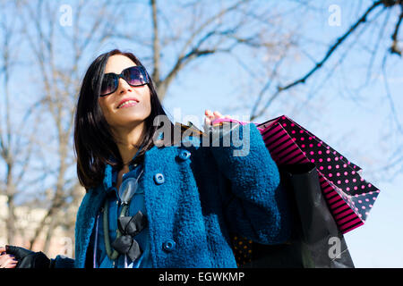 Woman with shopping bags walking down the city center Banque D'Images