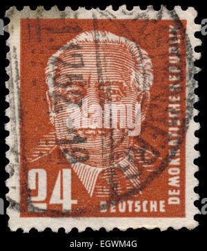 Allemagne - VERS 1952 : un timbre imprimé en RDA montre premier président Wilhelm Pieck, homme politique (communiste), vers 1952 Banque D'Images