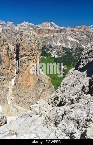 Paysage estival de Setus Valley et haute vallée Badia du mont Sella, Italie Banque D'Images