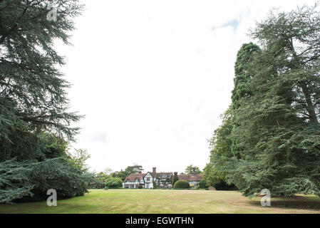 Ghyll Manor country house anglais typique d'un hôtel au coeur de la verdure et de nature campagne du Surrey Banque D'Images