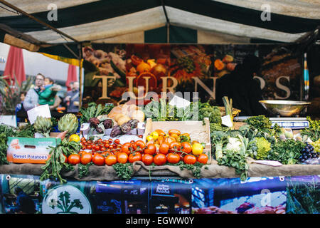 La vraie nourriture de l'alimentation de rue Marché au Southbank Centre à Londres. Banque D'Images