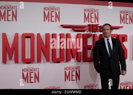 Royaume-uni, Londres : l'acteur français Jean Dujardin pose pour une photo devant 'Cupidon se plaignant d'Venus' de Lucas Cranach qui était une peinture ayant appartenu à Hitler collection privée, en collaboration avec le film 'Le Monument men' dans le centre de Londres le 11 février, 2014 Banque D'Images