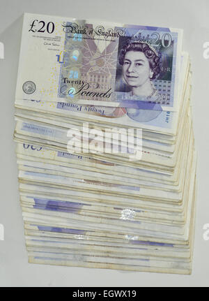 £1000 £20 dans Notes. Une pile de 20 livres 50 notes composant un grand en espèces Banque D'Images