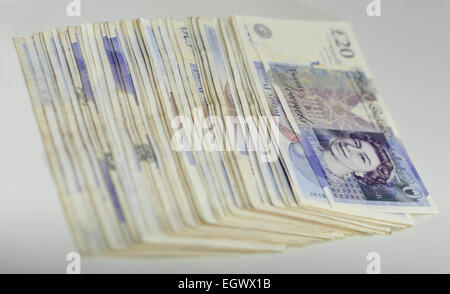 £1000 £20 dans Notes. Un écart de 50 notes 20 livres faisant un grand en espèces Banque D'Images