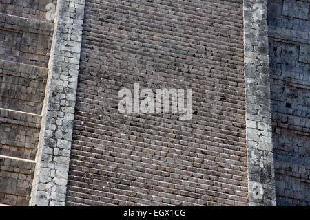 Escaliers sur la Chichen Itza, Yucatan, Mexique Banque D'Images