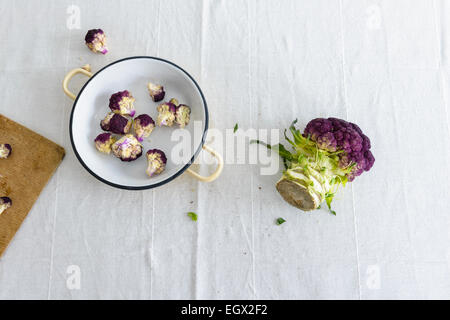 Radis salade de matières premières, le brocoli et le chou Banque D'Images