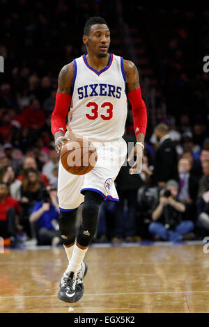 27 février 2015 : Philadelphia 76ers l'avant Robert Covington (33) en action au cours de la NBA match entre les Washington Wizards et les Philadelphia 76ers au Wells Fargo Center de Philadelphie, Pennsylvanie. Les Philadelphia 76ers a gagné 89-81. Banque D'Images