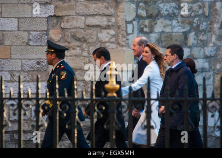 L'Abbaye de Westminster, Londres, 3 mars 2015. Le Président mexicain, Enrique Pano Nieto en visite d'État au Royaume-Uni, arrive à l'abbaye de Westminster avec son épouse l'actrice d'opéra de savon Angelica Rivera de déposer une couronne sur la Tombe du Soldat inconnu. Crédit : Paul Davey/Alamy Live News Banque D'Images