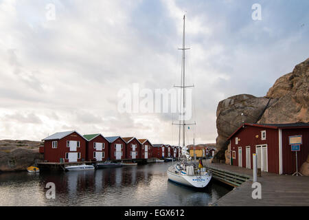 Voile huttes dans Smogen, Bohuslan, Sweden Côte Banque D'Images