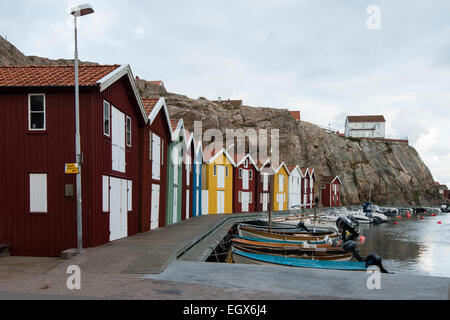 Voile huttes dans Smogen, Bohuslan, Sweden Côte Banque D'Images