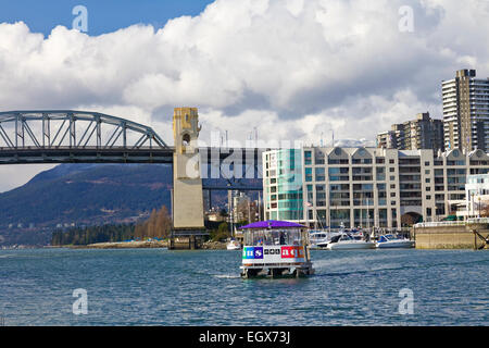 Un bus transportant les navetteurs de Vancouver, Colombie britannique, Canada. Banque D'Images