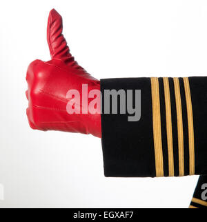 Sur les quatre anneaux d'or uniforme des officiers signal Thumbs up Banque D'Images