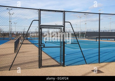 Court de tennis vide Banque D'Images