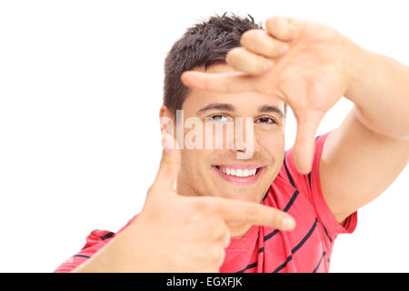 Bel homme cadrage photo avec ses mains isolé sur fond blanc Banque D'Images