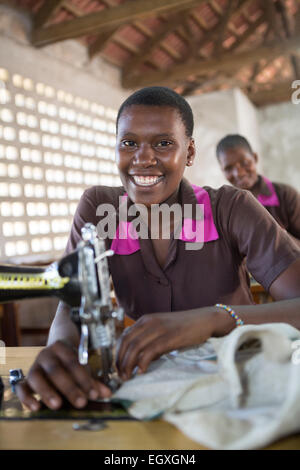 La couture et la formation professionnelle classe - Dar es Salaam, Tanzanie Banque D'Images