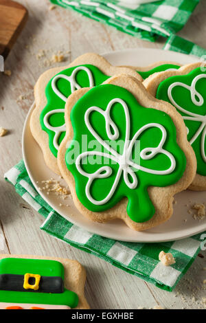 Trèfle vert St Patricks Day Cookies prêt à manger Banque D'Images