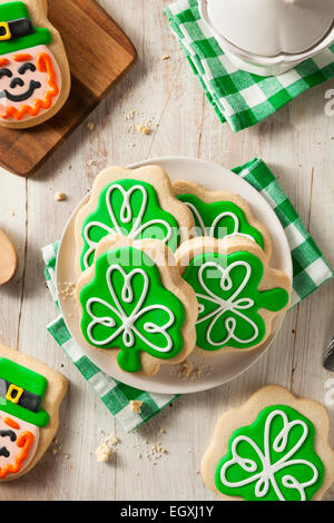 Trèfle vert St Patricks Day Cookies prêt à manger Banque D'Images