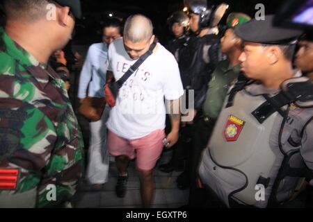 Denpasar, Bali, Indonésie. 4e Mar, 2015. BALI, INDONÉSIE - 04 mars : Michael Chan, frère de Andrew Chan promenades pour visiter Andrew Chan avant transfert de bali duo neuf deux Australiens, Myuran Sukumaran et Andrew Chan, à la prison de Kerobokan, le 04 mars 2015 à Denpasar, Bali, Indonésie. Le duo Neuf de Bali seront transférés par avion à la prison de l'île de Nusakambangan à faire face à un peloton d'exécution plus tôt. Credit : Sijori Images/ZUMA/Alamy Fil Live News Banque D'Images