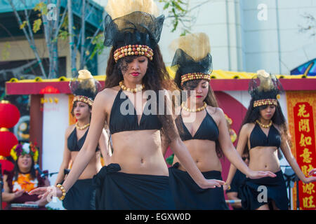 Les spectacles de danse folklorique Tahitienne au Nouvel An chinois qui a eu lieu à Las Vegas Banque D'Images