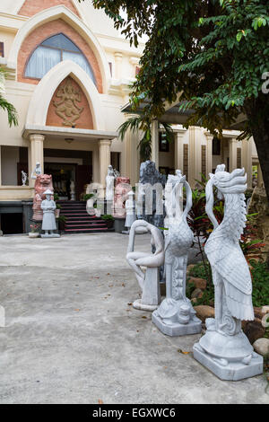 Sculptures à une usine près de marbre des carrières de la montagne de Marbre à Da nang, Vietnam, Asie. Banque D'Images