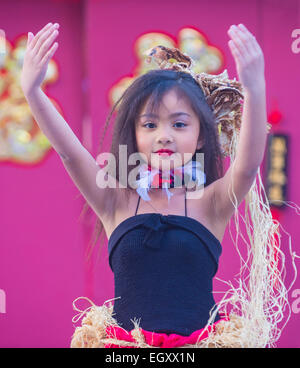 Danseur tahitien effectuer au Nouvel An chinois qui a eu lieu à Las Vegas Banque D'Images