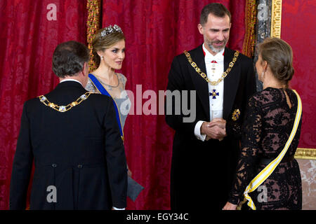 Juan Manuel Santos, Königin Letizia von Spanien, Felipe König von Spanien und Clemencia Rodriguez de Santos beim Accueil zum Gala Dinner zu Ehren des kolumbianischen Président Santos senneur und Frau im Palacio Real. Madrid, 02.03.2015/photo alliance Banque D'Images