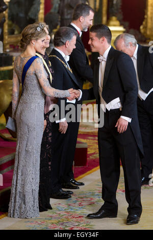 Königin Letizia von Spanien, Clemencia Rodriguez de Santos, Juan Manuel Santos, Felipe König von Spanien und James Rodriguez beim Accueil zum Gala Dinner zu Ehren des kolumbianischen Président Santos senneur und Frau im Palacio Real. Madrid, 02.03.2015/photo alliance Banque D'Images