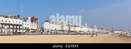 Plage de Weymouth Dorset UK en été, destination touristique populaire sur la côte sud panorama Banque D'Images