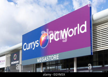 Un PC World Currys Megastore sur le Bell Green Retail Park dans le sud de Londres. Banque D'Images