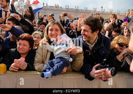 La cité du Vatican. 4 mars, 2015. Le pape François, l'Audience générale Place Saint Pierre, le 4 mars 2015 Crédit : Realy Easy Star/Alamy Live News Banque D'Images