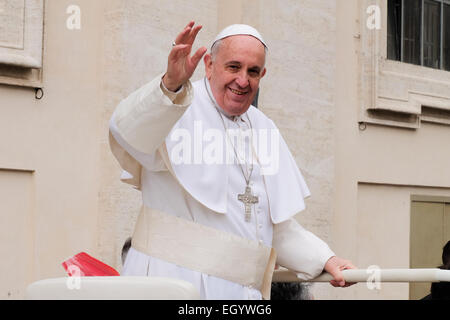 La cité du Vatican. 4 mars, 2015. Le pape François, l'Audience générale Place Saint Pierre, le 4 mars 2015 Crédit : Realy Easy Star/Alamy Live News Banque D'Images