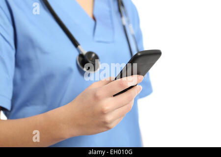 Close up of a nurse part à l'aide d'un smart phone isolé sur fond blanc Banque D'Images