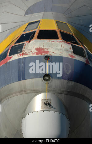 Détail de la structure d'un Super Guppy en vertu de l'Aibus couleurs livraison dans le musée ''Les ailes anciennes'' à Blagnac près de Toulouse. Banque D'Images