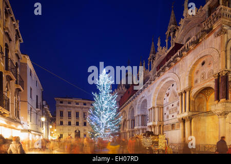 L'Europe, Italie, Vénétie, Venise, San Marco, , arbre de Noël dans la place St Marc Banque D'Images