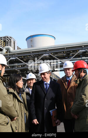 Sous-secrétaire d'État Antony "Tony" Blinken tours le GreenGen Power Plant à Tianjin, Chine le 12 février 2015. Banque D'Images