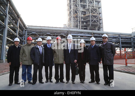 Sous-secrétaire d'État Antony "Tony" Blinken, rejoint par l'Ambassadeur des États-Unis en Chine Max Baucus, tours le GreenGen Power Plant à Tianjin, Chine le 12 février 2015. Banque D'Images