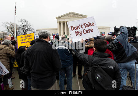 Washington, District de Columbia, Etats-Unis. 08Th Mar, 2015. Les partisans de la Loi sur les soins abordables rally à l'extérieur de la Cour suprême, où la cour a entendu un grand défi pour la Loi sur les soins abordables, communément connu sous le nom de :. Crédit : Brian Cahn/ZUMA/Alamy Fil Live News Banque D'Images
