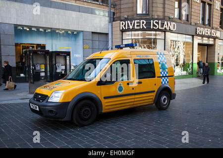 La sécurité Communautaire Police CCTV mobile, véhicule de l'unité de toit avec appareil photo, patrouiller Liverpool One, Merseyside, Royaume-Uni Banque D'Images