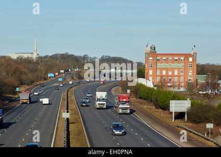 Tim Knowles Canal appartenant à Botany Bay, centre commercial Les villages depuis 1995 dans Chorley lancashire le long de l'autoroute M61 Banque D'Images