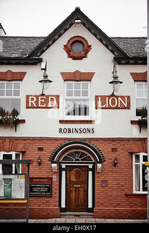 Pub Robinson village de Stockport extérieur Cheadle Banque D'Images