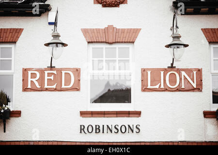 Pub Robinson village de Stockport extérieur Cheadle Banque D'Images