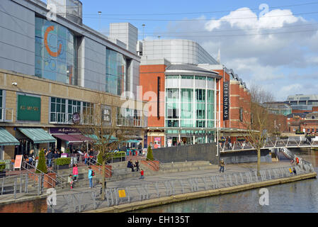 Niveau Riverside montrant Debenhams Department Store, l'Oracle, Reading, Berkshire, Angleterre, Royaume-Uni Banque D'Images